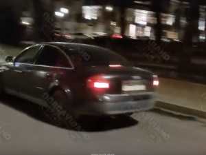 Видео: Наглый автомобилист прокатился по площади Ленина